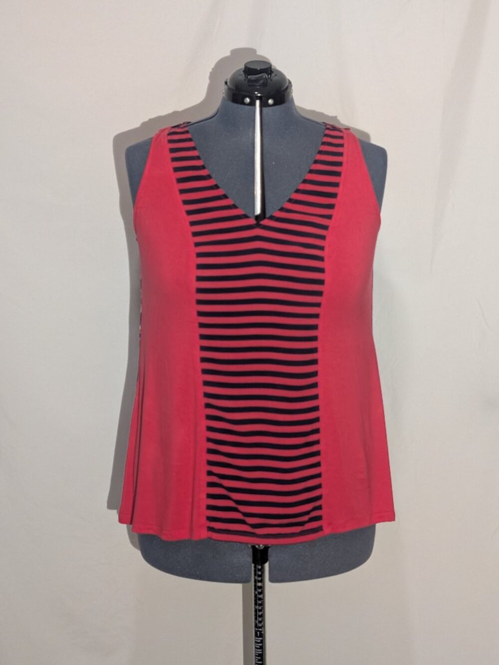 Crown & Ivy Sleeveless Red & Patterned Pullover Top
